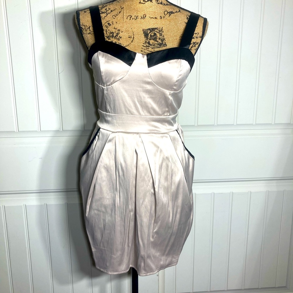 Rue 21 dress Large NWT